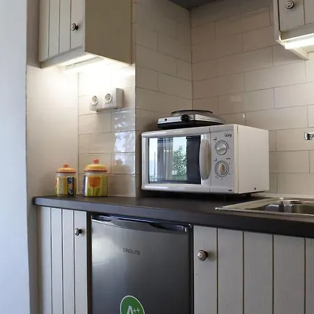 Coastal Stone Hideaway With Stunning Scenery 度假居