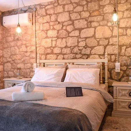 Nyaraló Coastal Stone Hideaway With Stunning Scenery