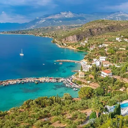 Prázdninový dům Coastal Stone Hideaway With Stunning Scenery *