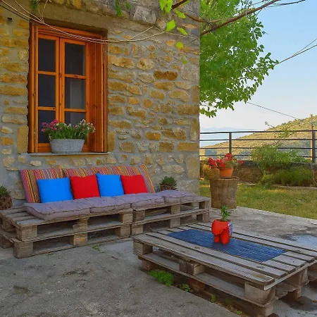 Дом отдыха Coastal Stone Hideaway With Stunning Scenery Kitriai