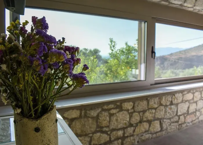 Coastal Stone Hideaway With Stunning Scenery *