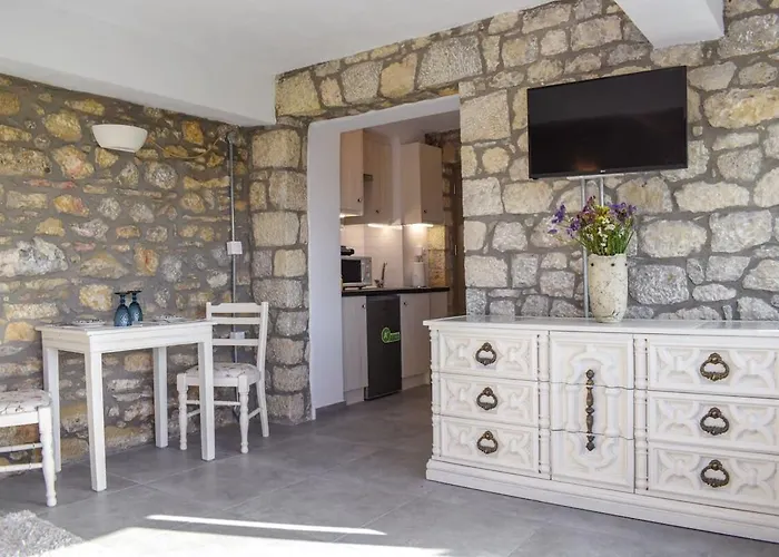 Casa de Férias Coastal Stone Hideaway With Stunning Scenery