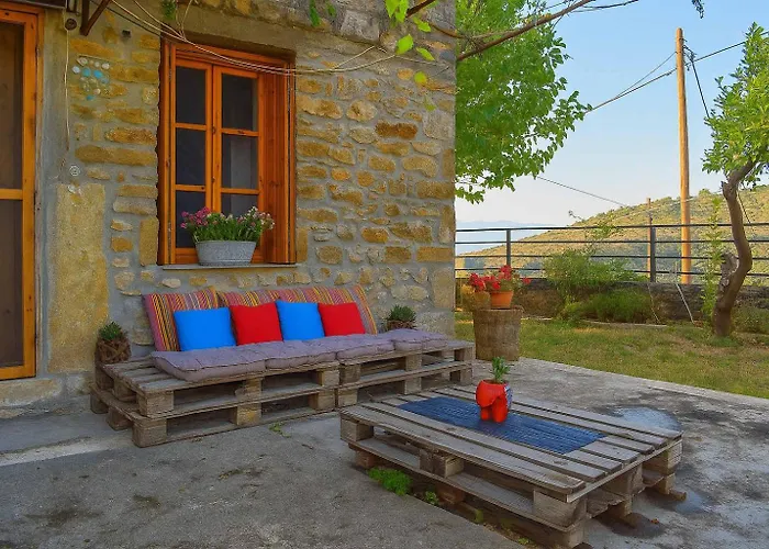 Prázdninový dům Coastal Stone Hideaway With Stunning Scenery Kitriaí